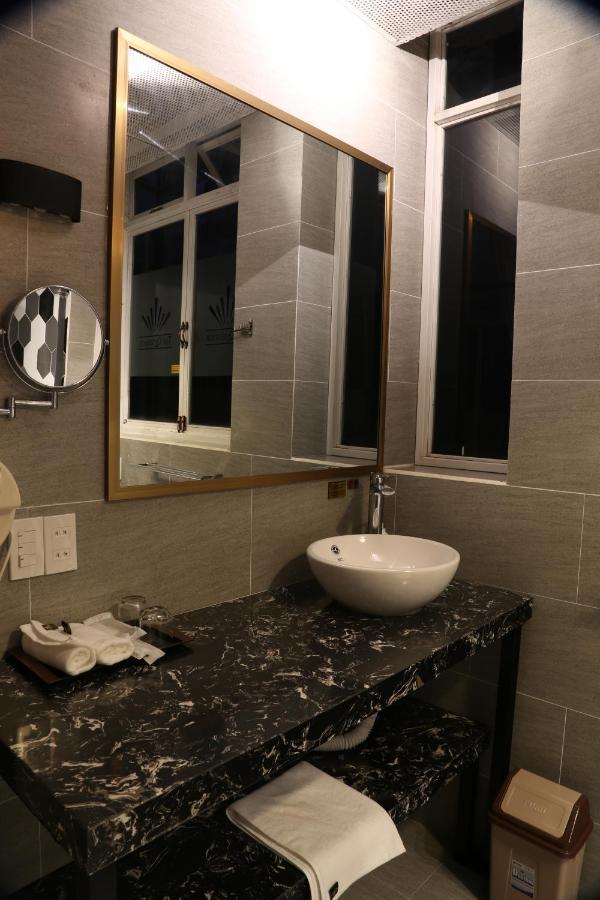 The Queendor Boutique Hotel Ho Chi Minh-staden Exteriör bild